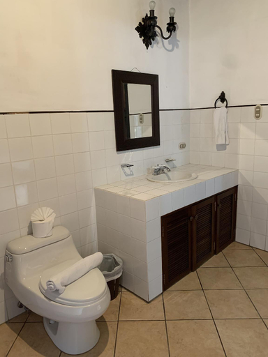 Bathroom 4, Villa de Antaño, Antigua Guatemala