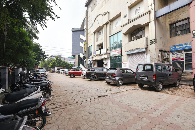 Parking, Fabhotel Crescent, Faridabad