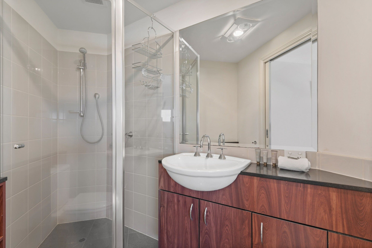 Bathroom 3, Split-level 2BR With City-view and Separate Study, Melbourne