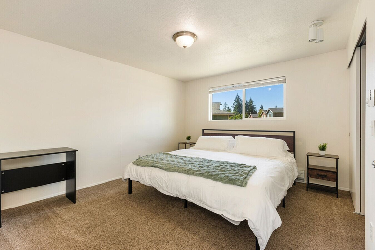Room 3, Spacious 2BR Duplex Family Group Friendly, Snohomish
