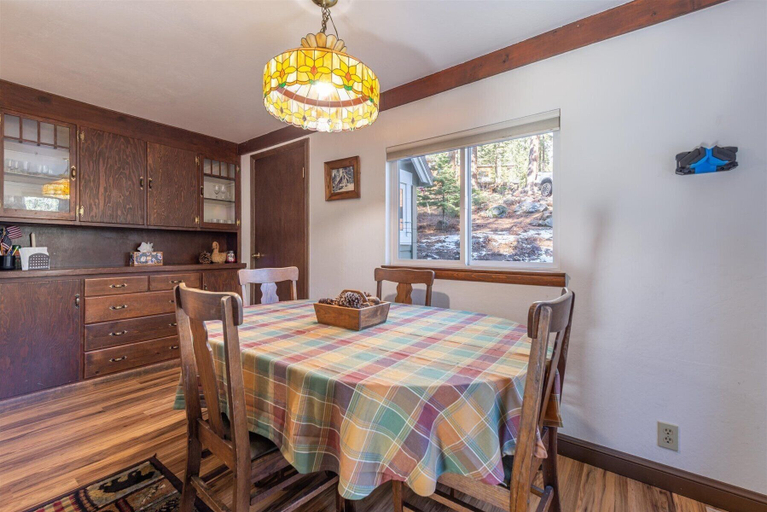 Dining, Fred's Retreat 3 Bedroom Cabin, Placer