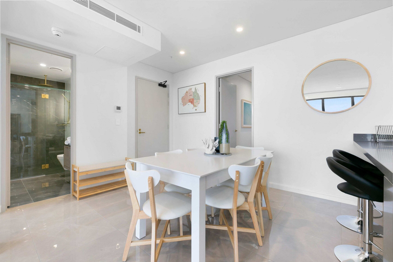 Dining 4, Oceanfront 3-bed With Stunning Views, Pool & Sauna, Gold Coast
