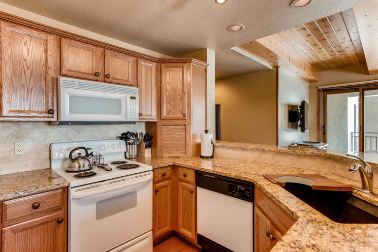 Private kitchen 5, Recently Remodeled 2 Br Condo at the Plaza, Gunnison