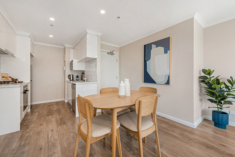 Dining, Stylish Arts Precinct Unit With Fabulous Views, Melbourne