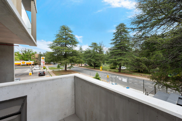 Balcony 4, Immaculate Braddon Studio With Accessible Bathroom, Canberra