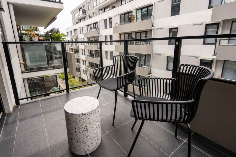 Balcony, Idyllic 1-bed Near Popular Shopping Streets, Melbourne