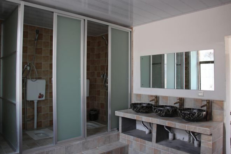 Bathroom 4, Zhangjiajie Cloud Youth Hostel, Zhangjiajie
