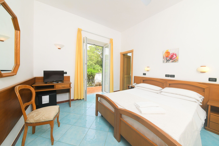 Bedroom 3, Hotel Pineta, Napoli