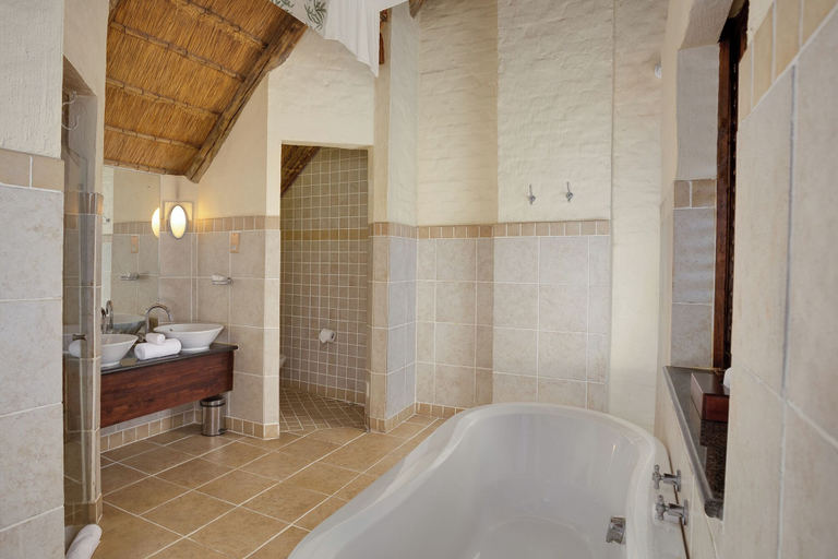 Bathroom 5, The David Livingstone Safari Lodge & Spa, Livingstone