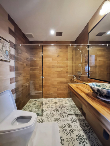 Bathroom 5, Focal Local Bed and Breakfast, Khlong San