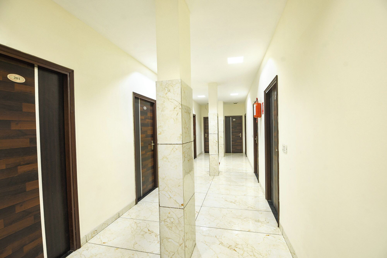 Lobby 3, Fabhotel Red Ark Inn, Sahibzada Ajit Singh Nagar