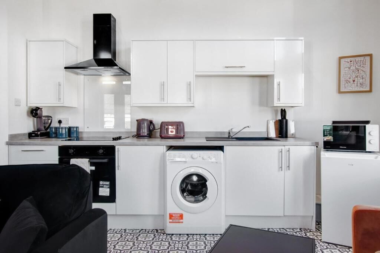 Private kitchen 4, The Cardiff Comfort 2-bed Apartment, Cardiff
