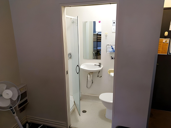 Bathroom 5, Fort Street Accommodation, Waitakere