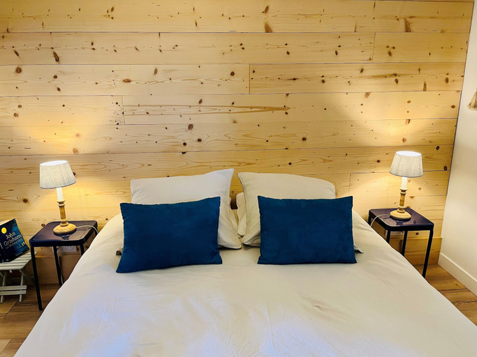 Bedroom 2, Gîtes du Fort, Ain