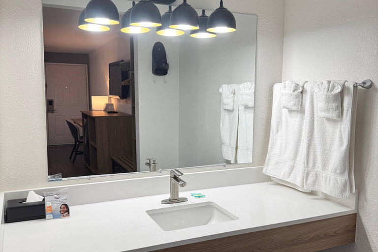 Bathroom 4, Rodeway Inn & Suites Rancho Mirage - Palm Desert Area, Riverside