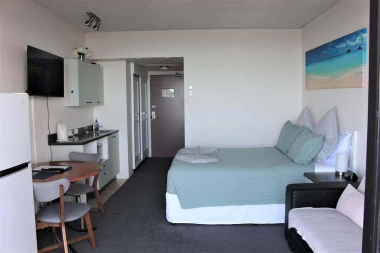 Bedroom 3, Aquarius On The Beach, North Ward-Castle Hill
