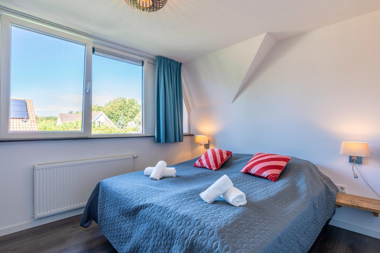 Room 3, Luxury 8-person Holiday Villa, Texel