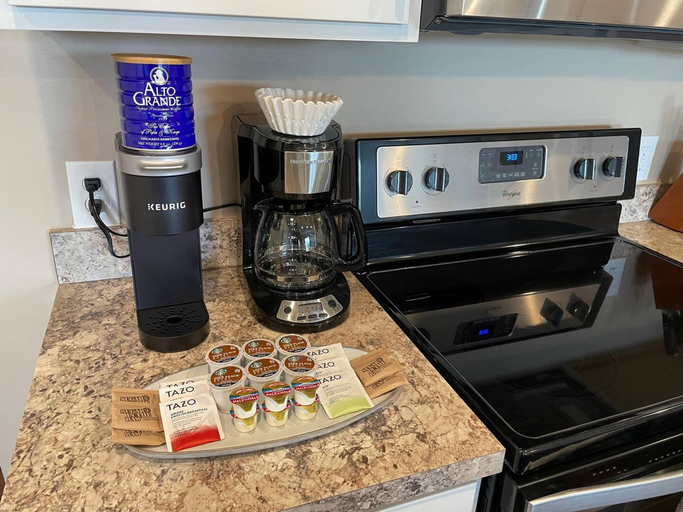 Room 5, Cozy Dublin Penthouse 2BR W D Wifi, Franklin
