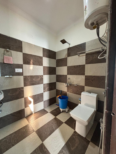 Bathroom, Holistic House, Kangra