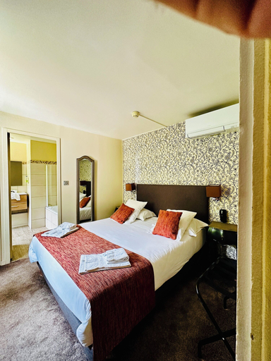 Bedroom 2, Hotel Restaurant Le Repère, Isère