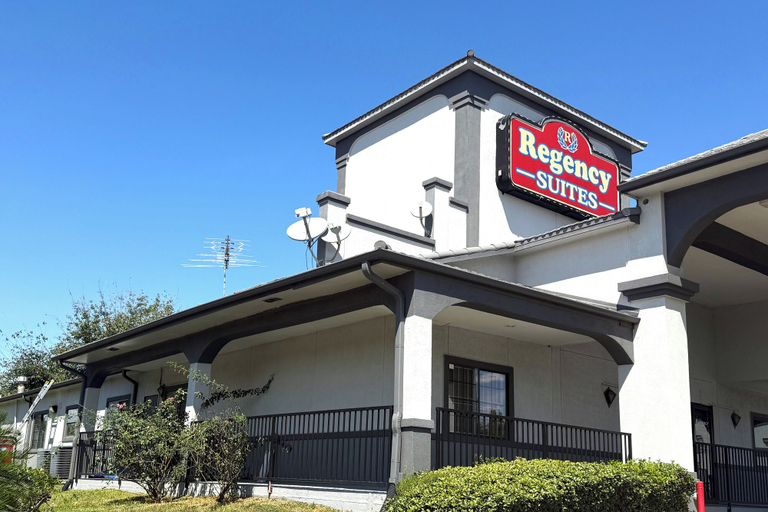 Exterior & Views 2, Hotel O Regency Suites Houston - IAH Beltway 8, Houston