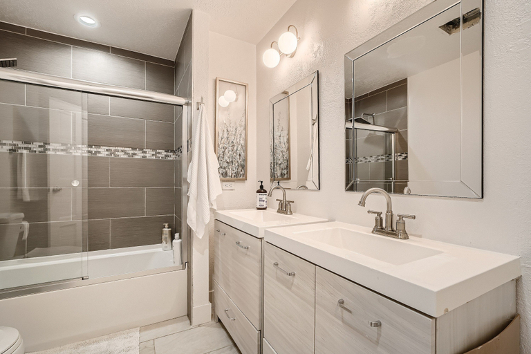 Room 5, Lux Life Central Location for Business or Play, Clark