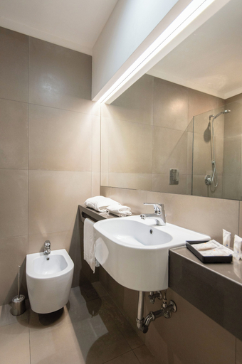 Bathroom 4, Hotel Europa, Napoli