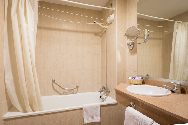Bathroom, htop Royal Star & SPA, Girona
