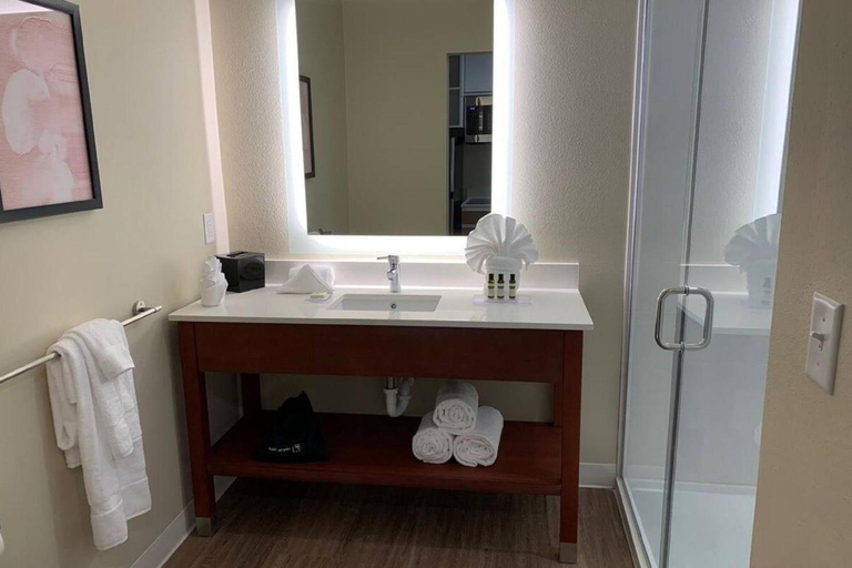 Bathroom 4, Hawthorn Extended Stay by Wyndham Monahans, Ward