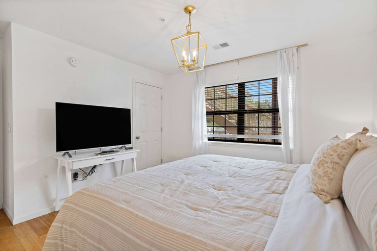 Bedroom 2, Foothills Walk-in - On-site Amenities, Taney