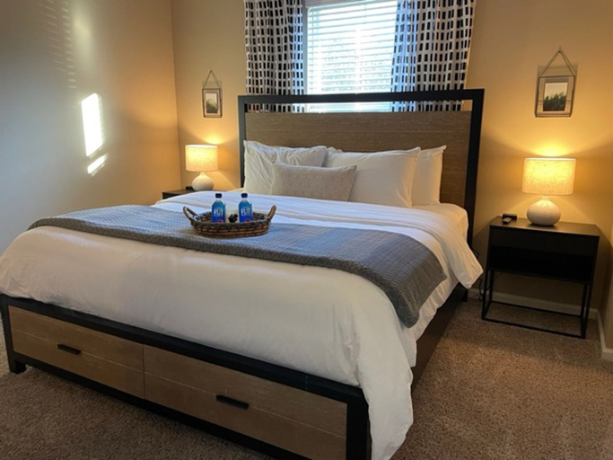 Room 2, Executive 1st Floor 2BR Dublin Area W D Gym, Franklin