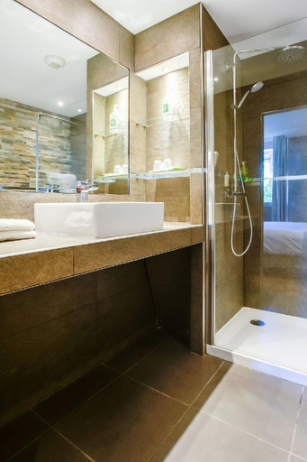 Bathroom 3, Hotel De France, Drôme
