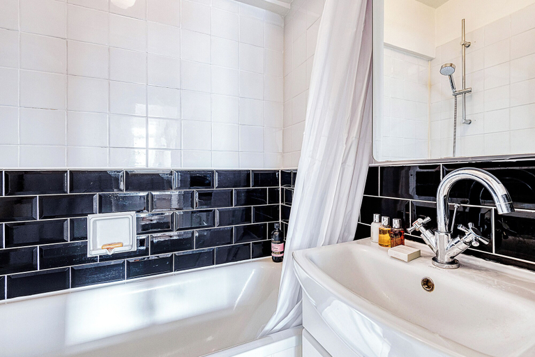 Bathroom 3, Hardwood Home, London