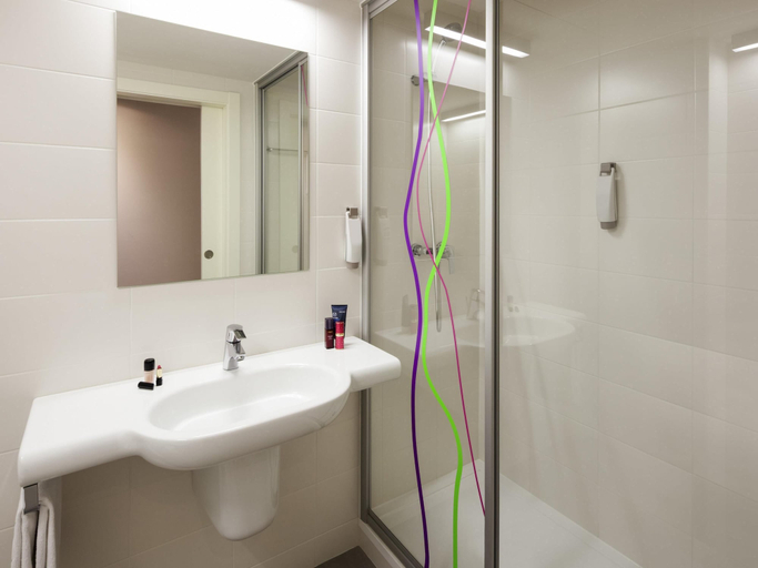 Bathroom 5, ibis Styles Lleida Torrefarrera, Lleida