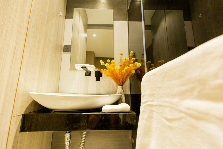 Bathroom 4, Mari Hotel, District 1