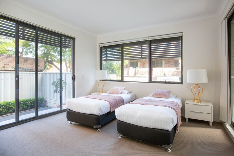 Room 2, Spacious Two-bedroom Apartment Near Hospital, Sydney