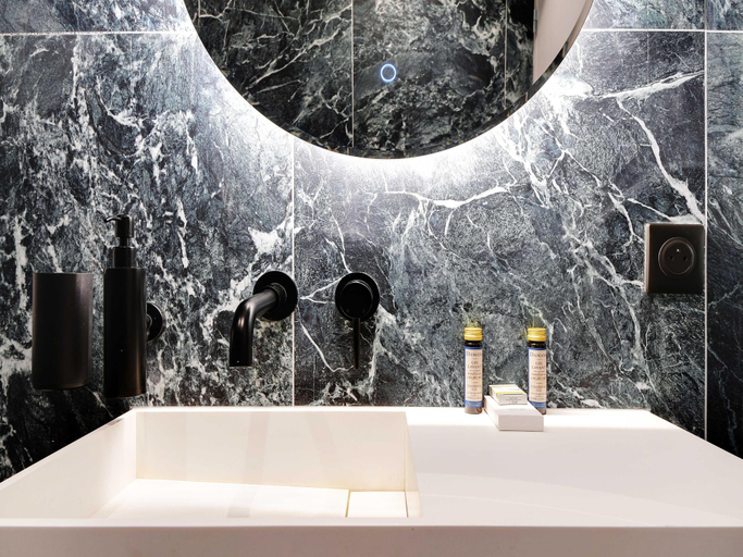 Bathroom 2, Luxurious apartment - 3BR10P - Quartier Latin, Paris