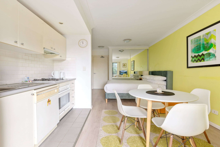 Private kitchen 5, Serene Studio With Balcony in Prime Location, Sydney