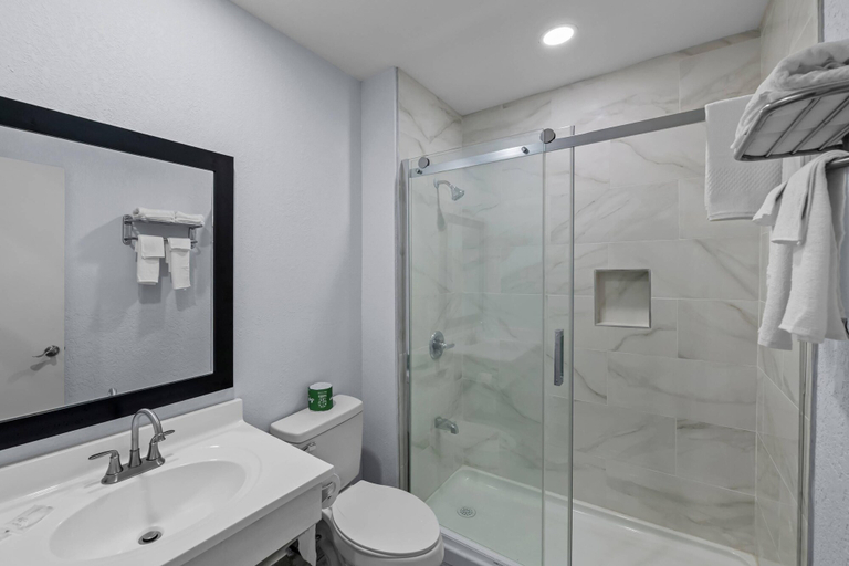 Bathroom 4, Suburban Studios Newport News – Hampton, Newport News