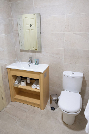 Bathroom 5, Arklow Bay Hotel