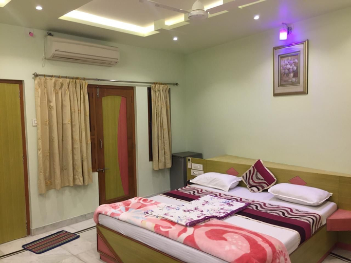 Room 5, Hotel Ambika, Sirohi