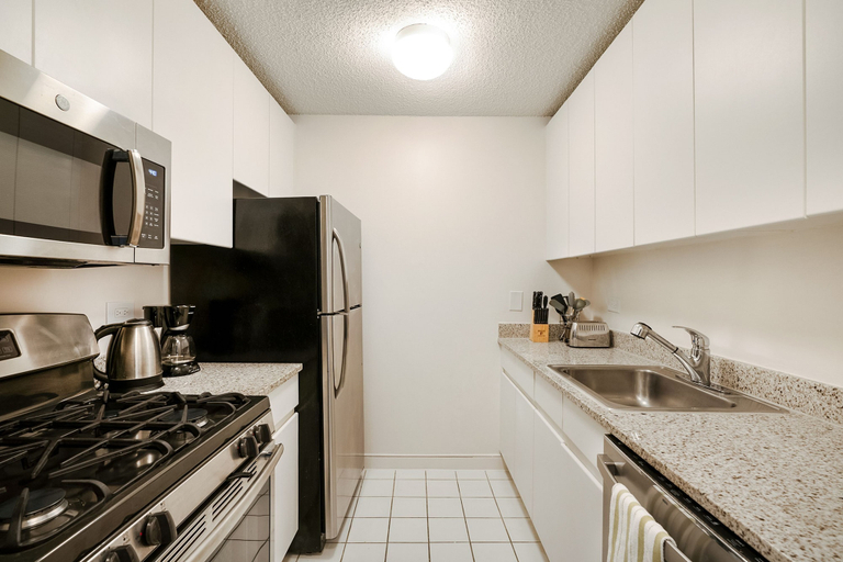Room 3, Luxury 2 Bed 2 Bath Unit in Prime Location of NYC, New York