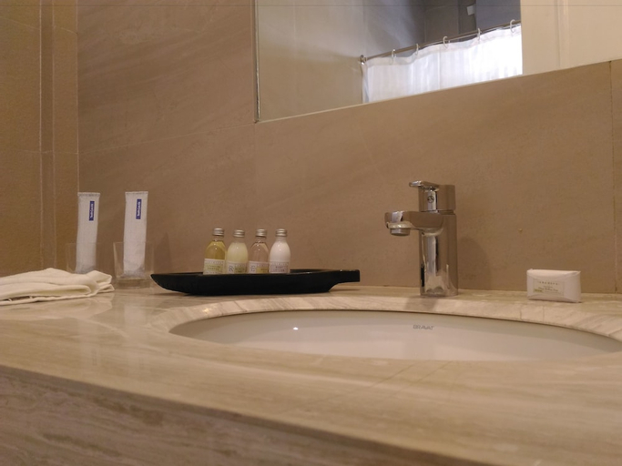 Bathroom, Aquamira Hotel, Naic