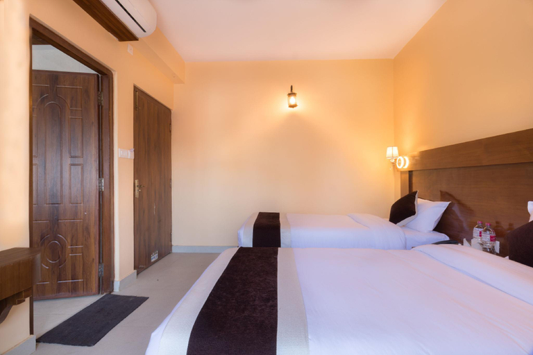 Bedroom 3, Hotel Lake Shore, Gandaki