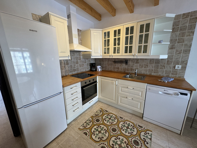 Room 5, Plaza Iglesia - Apartamento CON Terraza, Alicante