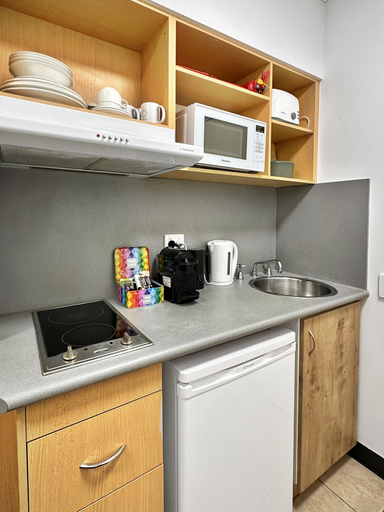 Private kitchen 3, Brisbane Apt Near Dining, Shops and River Walks, Brisbane