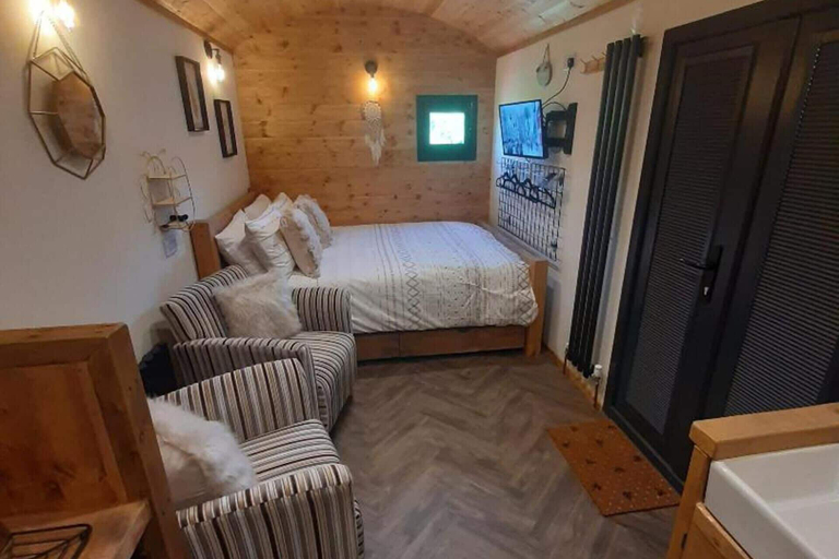 Bedroom, Min yr Afon - Cabin - Sleeps 2 - Hot Tub - Parking, Anglesey