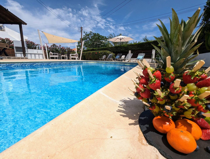 Room 1, Blue Estia Villa - Pool, Wifi, Summer Breeze,