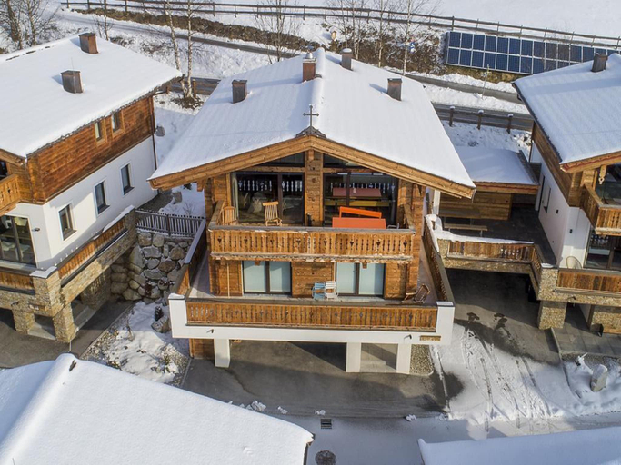2, Luxury Chalet with Ski Access, Zell am See