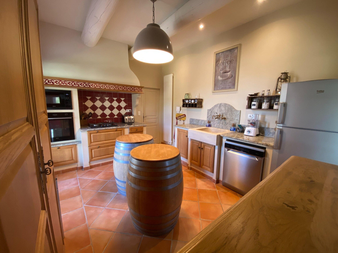 Private kitchen 3, Farmhouse With Swimming Pool in Provence, Vaucluse